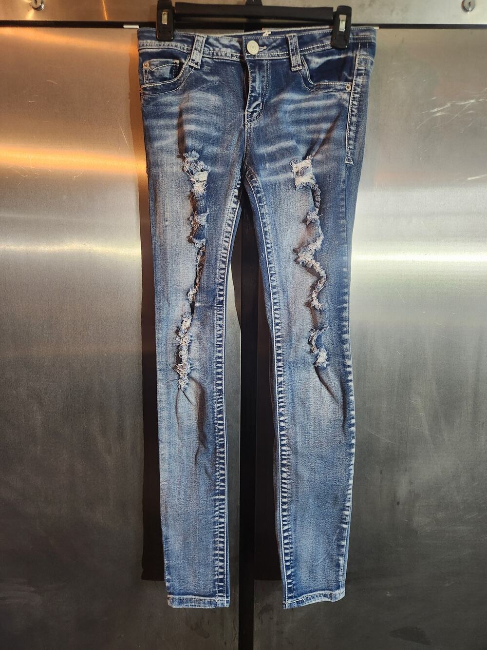 Almost Famous Distressed Skinny Jeans Ripped Knees Medium Wash Juniors Size 5